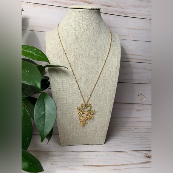 Gold Minimalist Woman’s Face Outline Necklace - Artsy Trendy Necklace - Picture 5 of 16